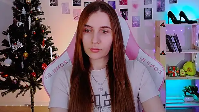 Snapshot of AliceCharmy chatting on 12/18/24, 12:18 AliceCharmy online show from 12/18/24, 12:18