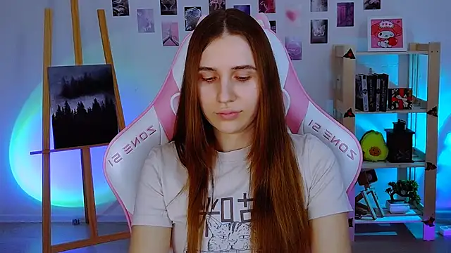 Snapshot of AliceCharmy chatting on 01/08/25, 04:00 AliceCharmy online show from 01/08/25, 04:00