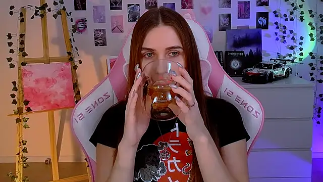 Snapshot of AliceCharmy chatting on 02/05/25, 10:08 AliceCharmy online show from 02/05/25, 10:08