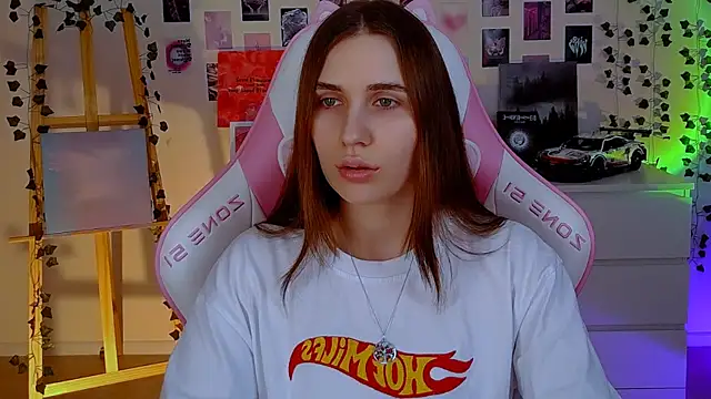 Snapshot of AliceCharmy chatting on 02/19/25, 04:44 AliceCharmy online show from 02/19/25, 04:44