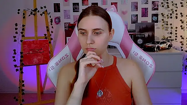 Snapshot of AliceCharmy chatting on 03/19/25, 06:12 AliceCharmy online show from 03/19/25, 06:12