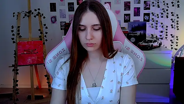 Snapshot of AliceCharmy chatting on 09/17/25, 11:12 AliceCharmy online show from 09/17/25, 11:12