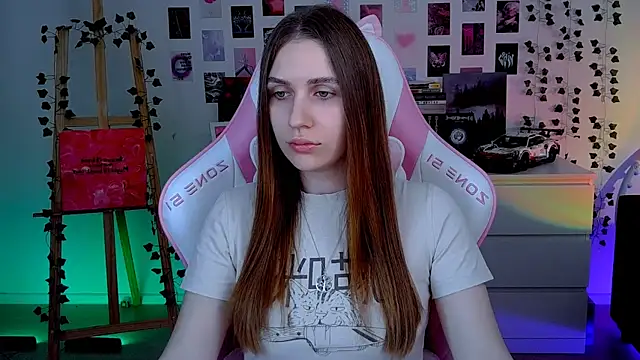 Snapshot of AliceCharmy chatting on 10/07/25, 06:54 AliceCharmy online show from 10/07/25, 06:54