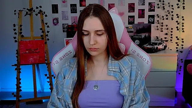 Snapshot of AliceCharmy chatting on 10/08/25, 06:11 AliceCharmy online show from 10/08/25, 06:11