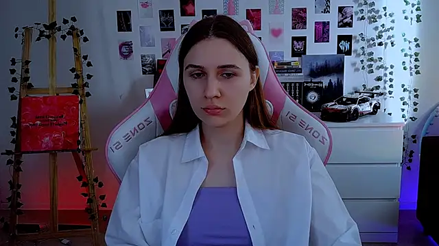 Snapshot of AliceCharmy chatting on 10/12/25, 06:23 AliceCharmy online show from 10/12/25, 06:23