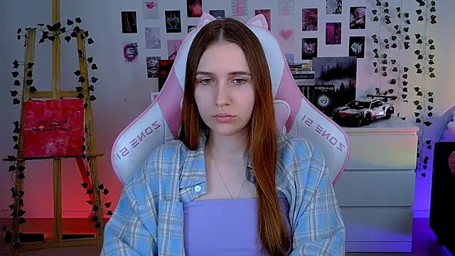 Snapshot of AliceCharmy chatting on 10/13/25, 06:24 AliceCharmy online show from 10/13/25, 06:24