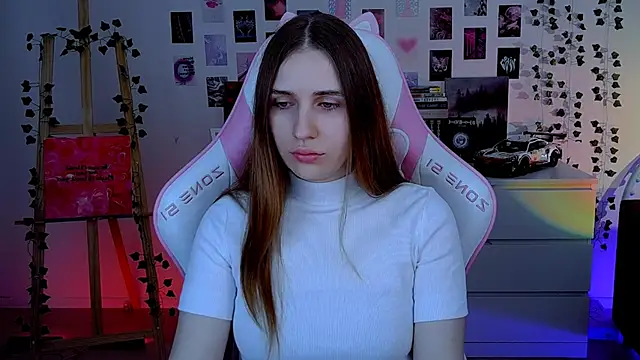 Snapshot of AliceCharmy chatting on 10/17/25, 06:27 AliceCharmy online show from 10/17/25, 06:27