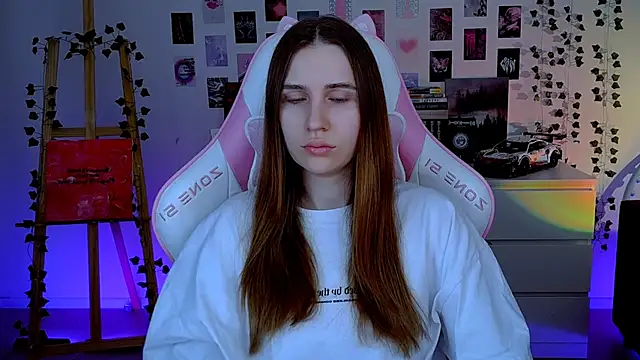 Snapshot of AliceCharmy chatting on 10/18/25, 05:32 AliceCharmy online show from 10/18/25, 05:32