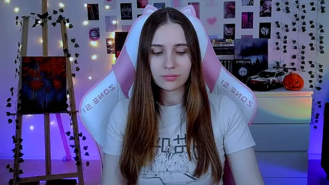 Snapshot of AliceCharmy chatting on 10/23/25, 05:29 AliceCharmy online show from 10/23/25, 05:29