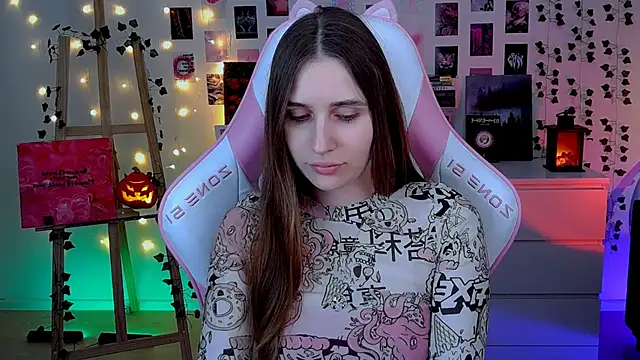 Snapshot of AliceCharmy chatting on 10/24/25, 05:48 AliceCharmy online show from 10/24/25, 05:48