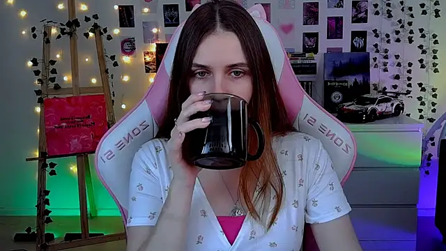 Snapshot of AliceCharmy chatting on 10/26/25, 05:35 AliceCharmy online show from 10/26/25, 05:35