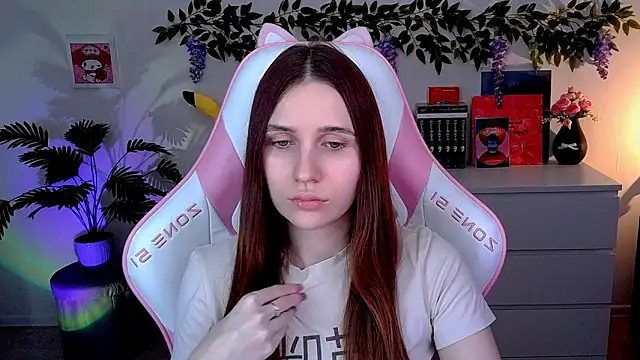 Snapshot of AliceCharmy chatting on 03/18/26, 03:59 AliceCharmy online show from 03/18/26, 03:59