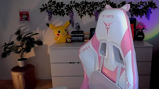 Snapshot of AliceCharmy chatting on 03/26/26, 04:01 AliceCharmy online show from 03/26/26, 04:01