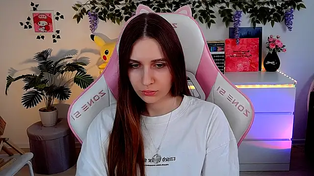 Snapshot of AliceCharmy chatting on 04/11/26, 01:48 AliceCharmy online show from 04/11/26, 01:48