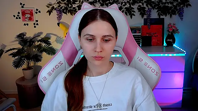 Snapshot of AliceCharmy chatting on 04/15/26, 02:46 AliceCharmy online show from 04/15/26, 02:46