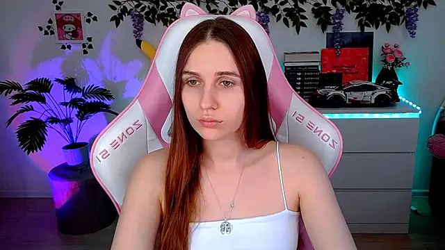 Snapshot of AliceCharmy chatting on 04/25/26, 04:04 AliceCharmy online show from 04/25/26, 04:04