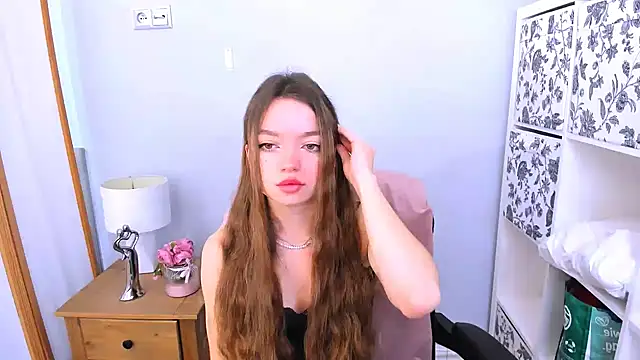 GraceLips online show from 03/19/25, 06:35