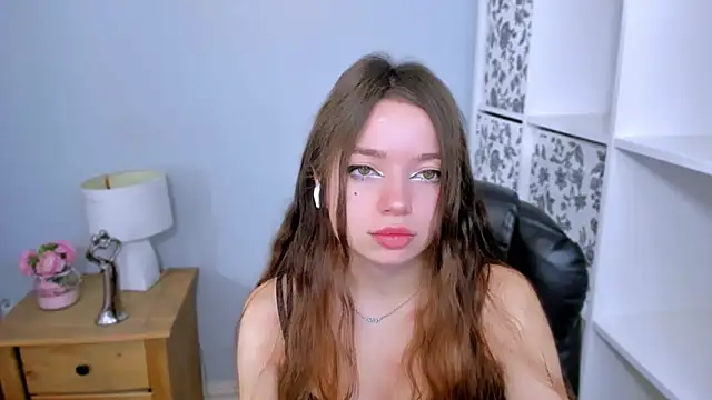 GraceLips online show from 10/25/25, 05:37