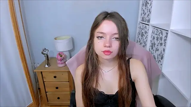 GraceLips online show from 11/03/25, 06:58