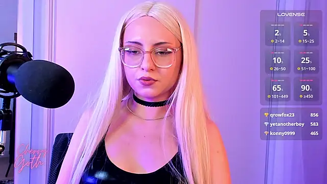 Snapshot of CherryGoth chatting on 12/17/24, 07:15 CherryGoth online show from 12/17/24, 07:15