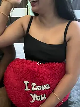 Snapshot of Magical-Couple-telugu chatting on 12/07/24, 07:10 Magical-Couple-telugu online show from 12/07/24, 07:10