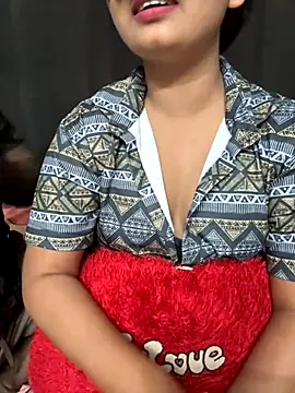 Snapshot of Magical-Couple-telugu chatting on 10/10/25, 06:45 Magical-Couple-telugu online show from 10/10/25, 06:45