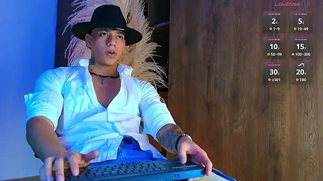 Snapshot of Josep_Davies chatting on 10/31/25, 10:55 Josep Davies online show from 10/31/25, 10:55