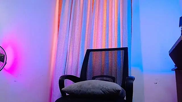 Snapshot of DanteSantoro chatting on 04/01/26, 02:36 DanteSantoro online show from 04/01/26, 02:36