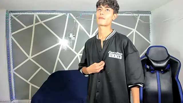 oliverhot2005 online show from 12/14/24, 09:24