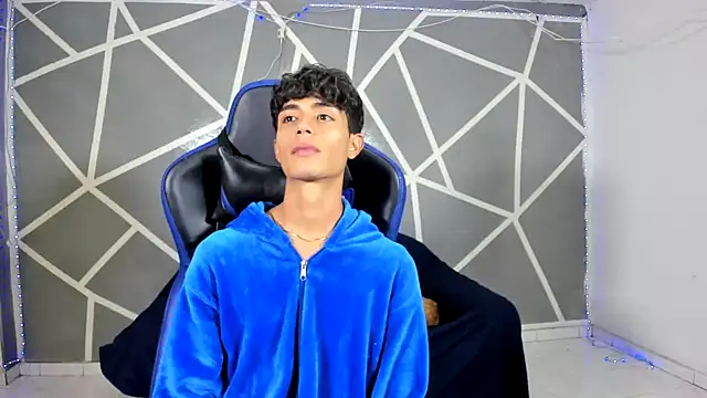 oliverhot2005 online show from 12/17/24, 06:09