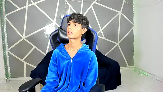 oliverhot2005 online show from 12/17/24, 09:16