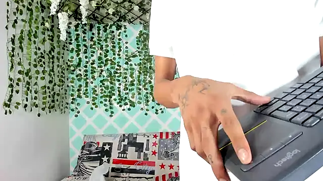 oliverhot2005 online show from 03/16/25, 03:17