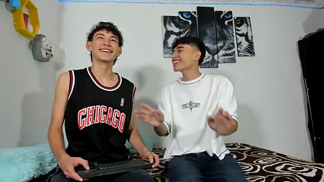 oliverhot2005 online show from 03/22/25, 01:08