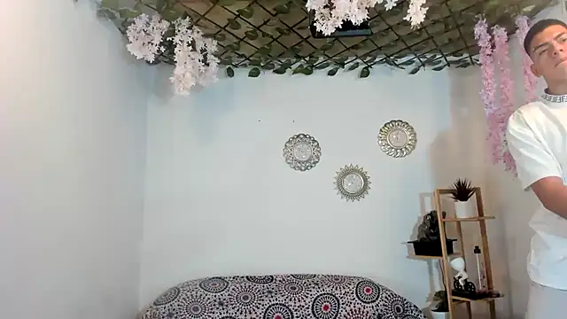 oliverhot2005 online show from 09/22/25, 09:39