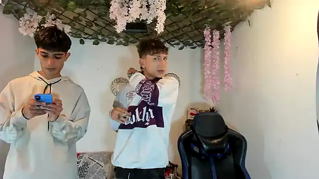 oliverhot2005 online show from 10/05/25, 10:51