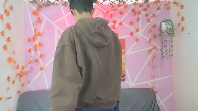 oliverhot2005 online show from 11/07/25, 07:36