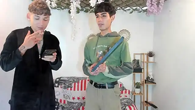 oliverhot2005 online show from 11/15/25, 03:30