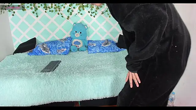 oliverhot2005 online show from 11/23/25, 01:55