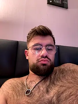 Snapshot of yxssxn24403 chatting on 10/08/25, 06:11 yxssxn24403 online show from 10/08/25, 06:11