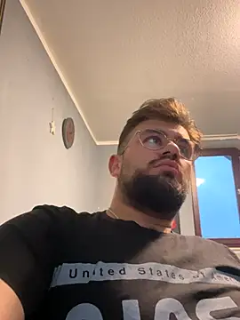 Snapshot of yxssxn24403 chatting on 10/12/25, 04:39 yxssxn24403 online show from 10/12/25, 04:39