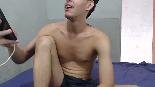 Snapshot of MicaelRian69 chatting on 04/10/26, 01:49 MicaelRian69 online show from 04/10/26, 01:49