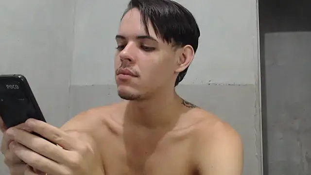 Snapshot of MicaelRian69 chatting on 04/15/26, 09:59 MicaelRian69 online show from 04/15/26, 09:59