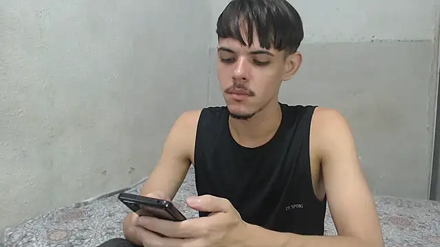 Snapshot of MicaelRian69 chatting on 05/20/26, 01:23 MicaelRian69 online show from 05/20/26, 01:23