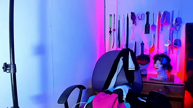 Snapshot of LucyStrike_ chatting on 01/09/26, 10:55 LucyStrike online show from 01/09/26, 10:55