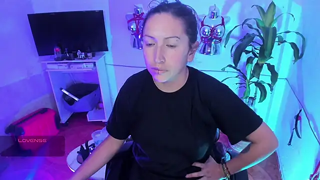 LucyStrike  online show from 06/02/26, 01:40