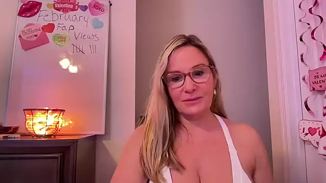 Snapshot of Milf_Goddess chatting on 02/11/25, 08:15 Milf Goddess online show from 02/11/25, 08:15