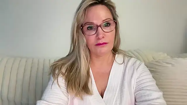 Snapshot of Milf_Goddess chatting on 09/27/25, 06:51 Milf Goddess online show from 09/27/25, 06:51