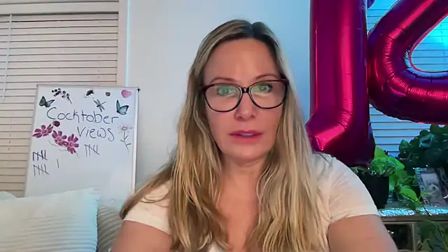 Snapshot of Milf_Goddess chatting on 10/14/25, 04:46 Milf Goddess online show from 10/14/25, 04:46