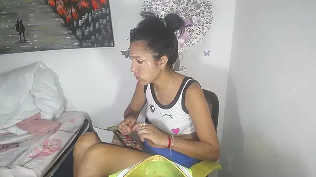 KamileLatinasexy online show from 10/20/25, 12:44