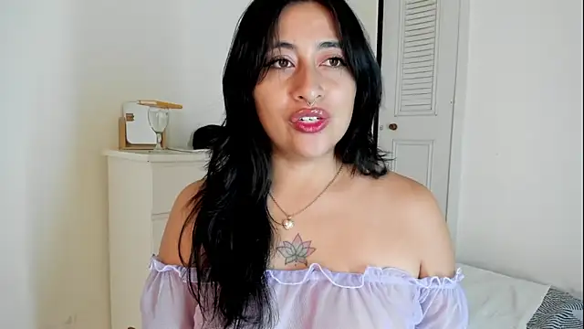 Snapshot of LisaHadwin chatting on 04/06/26, 11:33 LisaHadwin online show from 04/06/26, 11:33